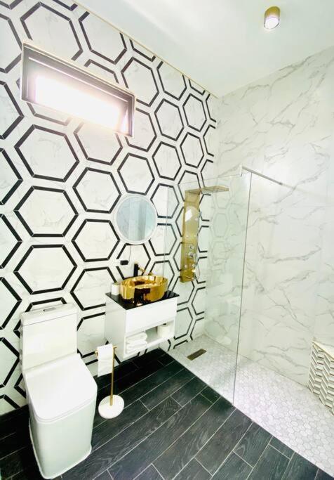 Pasavento - Modern Black Suite Camaceyes Exterior photo